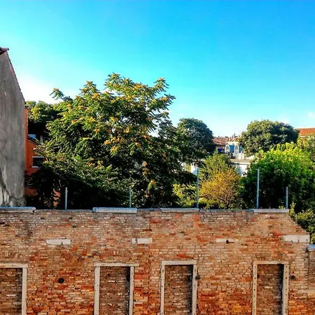 1749 Venicemar Apartman